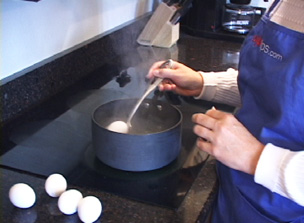 how to cook hard boiled eggs Video