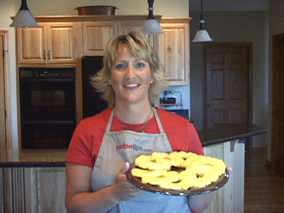 prepare pineapple rings from a fresh pineapple Video