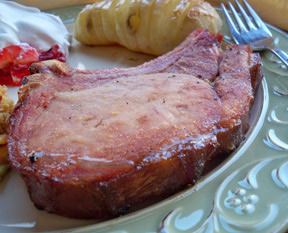 https://www.recipetips.com/images/recipe/meat/smoked_pork_chops_honey_glaze.jpg